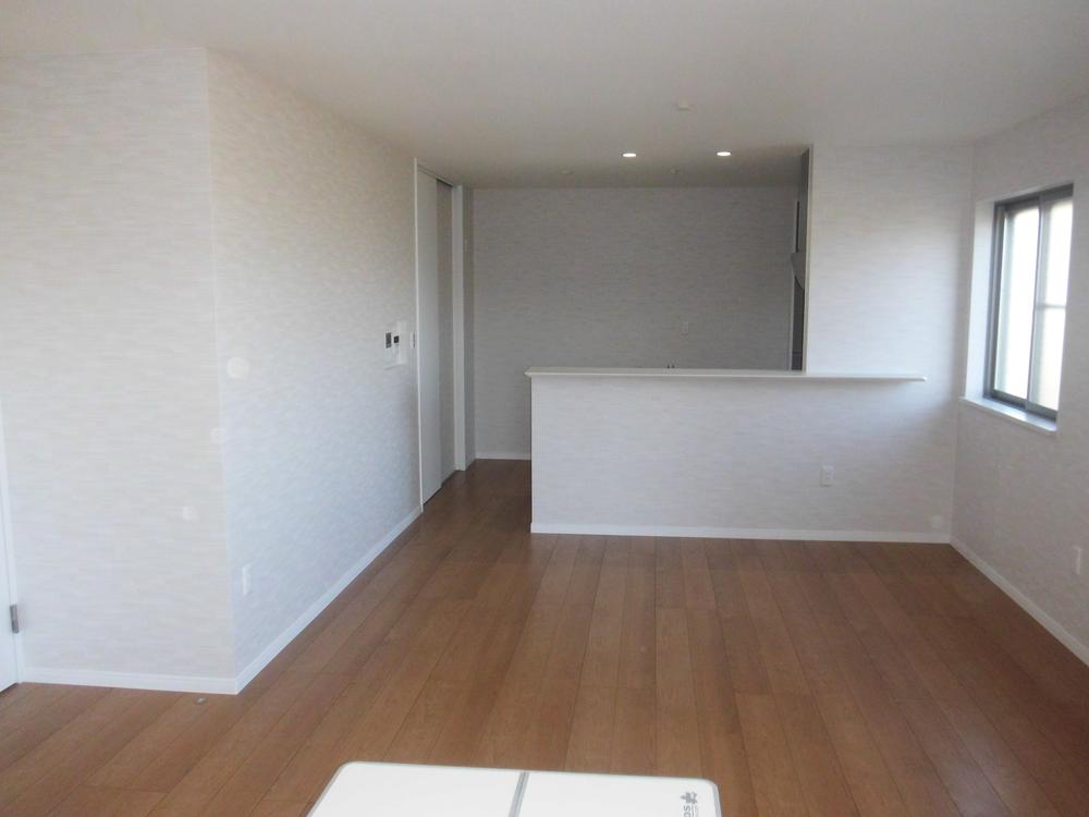 Living. 20 Jodai Building C living room. Widely There is a sense of unity with the room. Since this is an open-type face-to-face kitchen is open. 