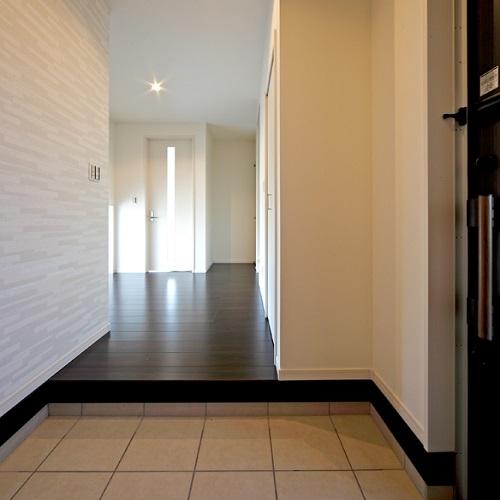 Entrance. Local (11 May 2013) Shooting