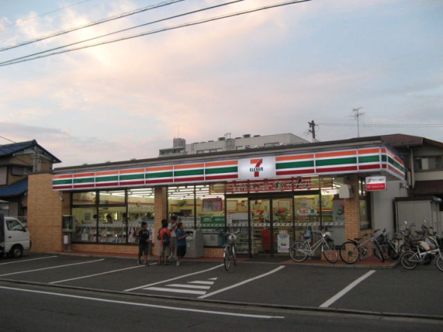 Convenience store. 630m to Seven-Eleven (convenience store)