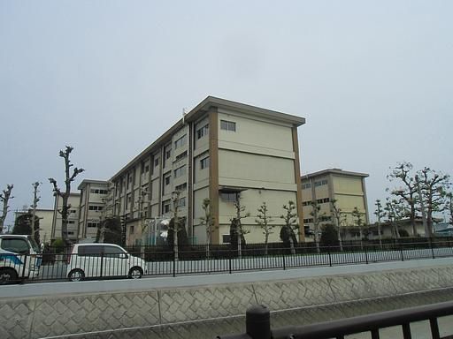 Primary school. Municipal Mukaiyama up to elementary school (elementary school) 910m