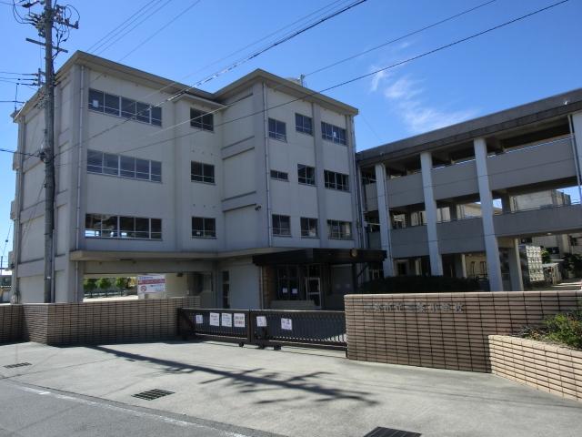 Primary school. Ichinomiya 1716m to stand Sanjo elementary school