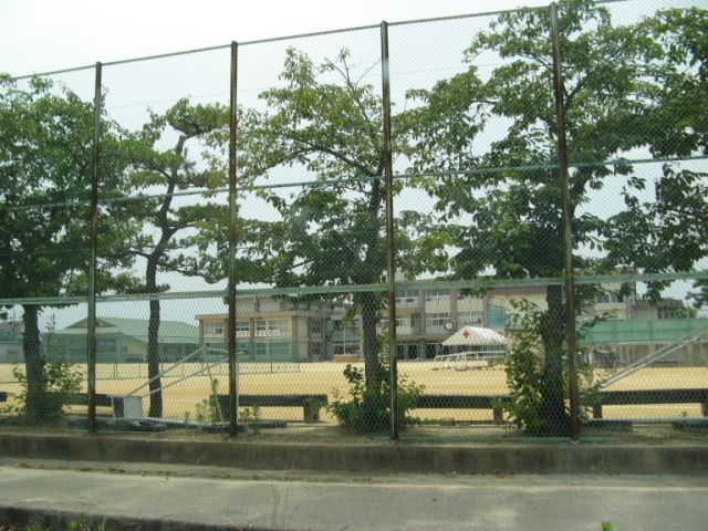 Junior high school. 1600m until the Municipal Hagiwara junior high school (junior high school)