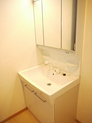 Wash basin, toilet. Spacious shampoo dresser of washbasins
