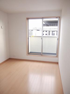 Non-living room. Room is all flooring