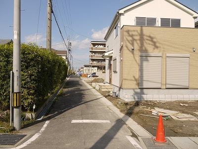 Local photos, including front road. West road 4m