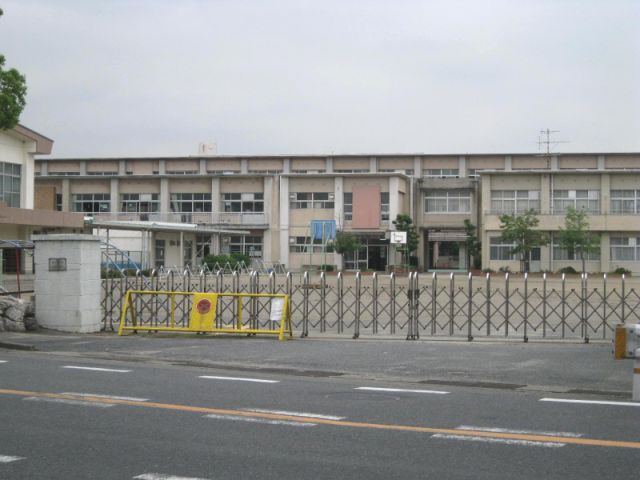 Primary school. 800m up to municipal Osato Nishi Elementary School (elementary school)