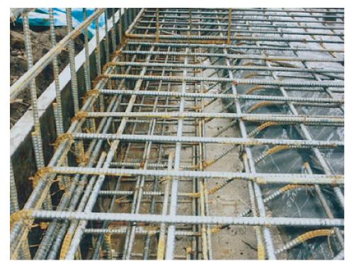 Construction ・ Construction method ・ specification. Rising vertical streak is 250mm spacing the reinforcing steel with a diameter of 10mm (or more treasury standard)