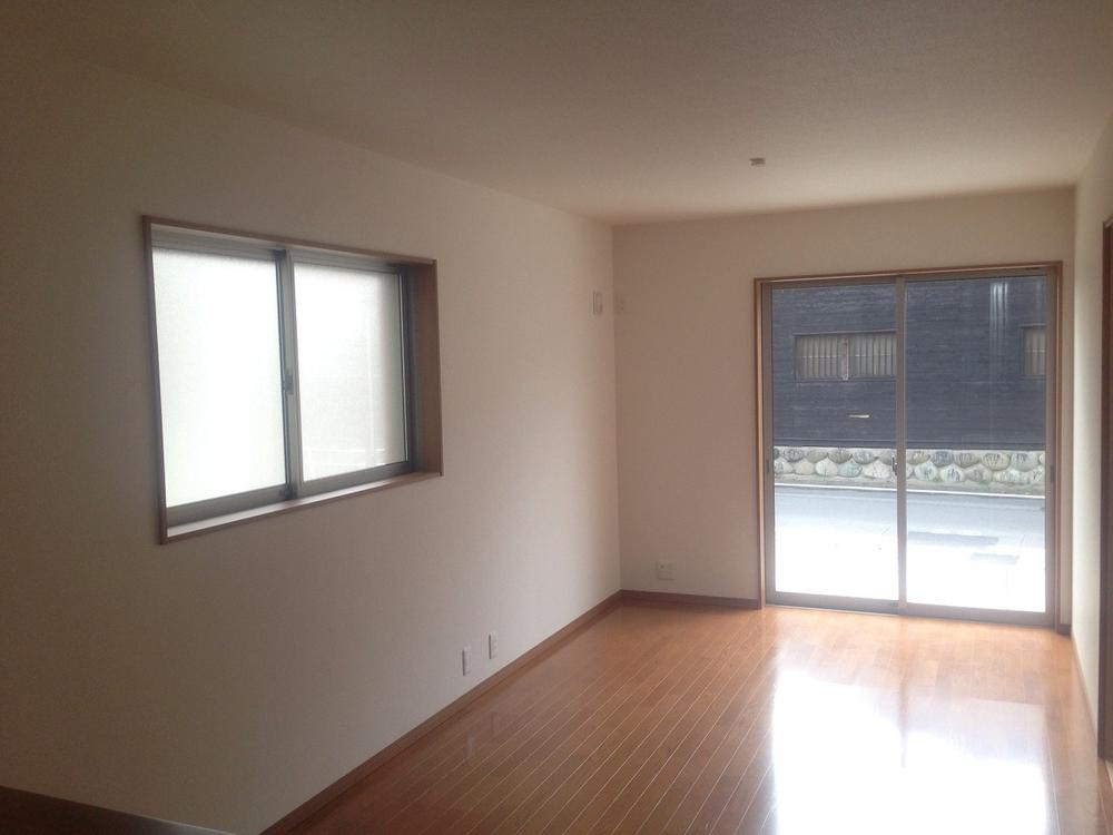 Living. Japanese-style room adjacent of living!