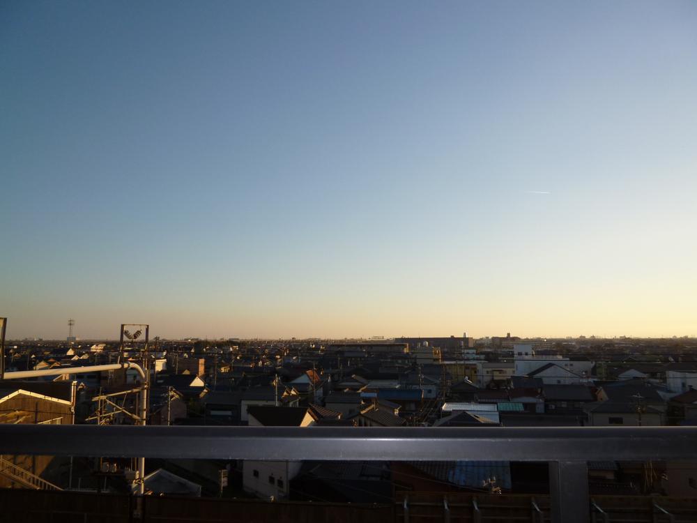 View photos from the dwelling unit. Good views per 5 floor. View from the site (December 2013) Shooting