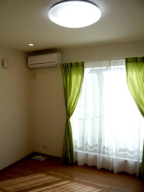 Non-living room. curtain, illumination, Air-conditioned