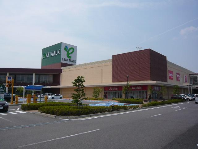 Shopping centre. Until the leaf walk Inazawa 744m