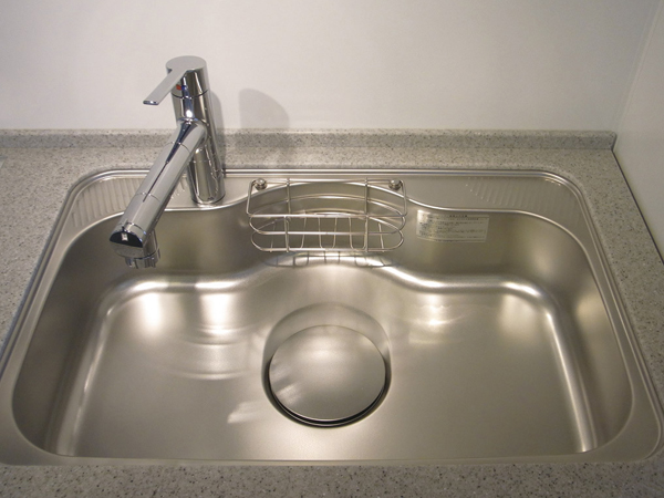 Kitchen.  [Stainless steel large function sink] In the depth of the room, which also enter wok, Wide size spacious can use the work top space. Silent specification sink to reduce the water splashing sound (same specifications)