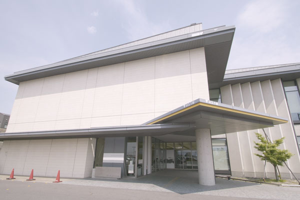 Surrounding environment. Inazawa City Central Library (18 mins ・ About 1400m)