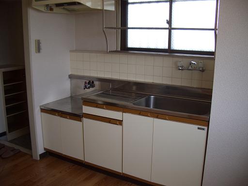 Kitchen. Gas stove can be installed