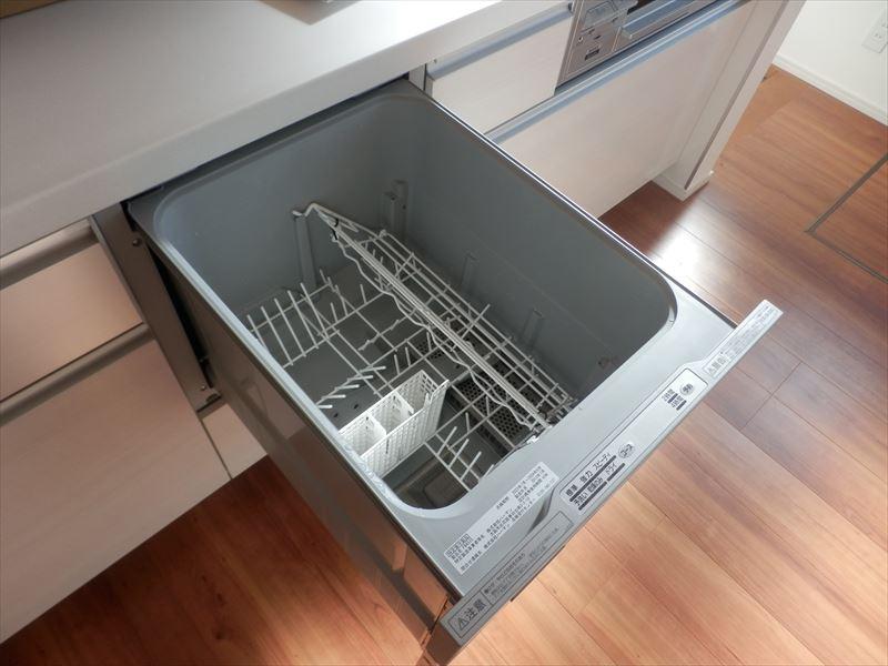 Kitchen. Ally of wife! ! Dishwasher!