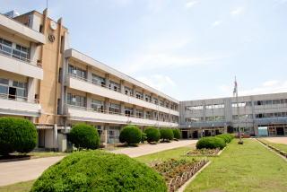 Primary school. Inazawa Municipal Shimotsu to elementary school 1400m