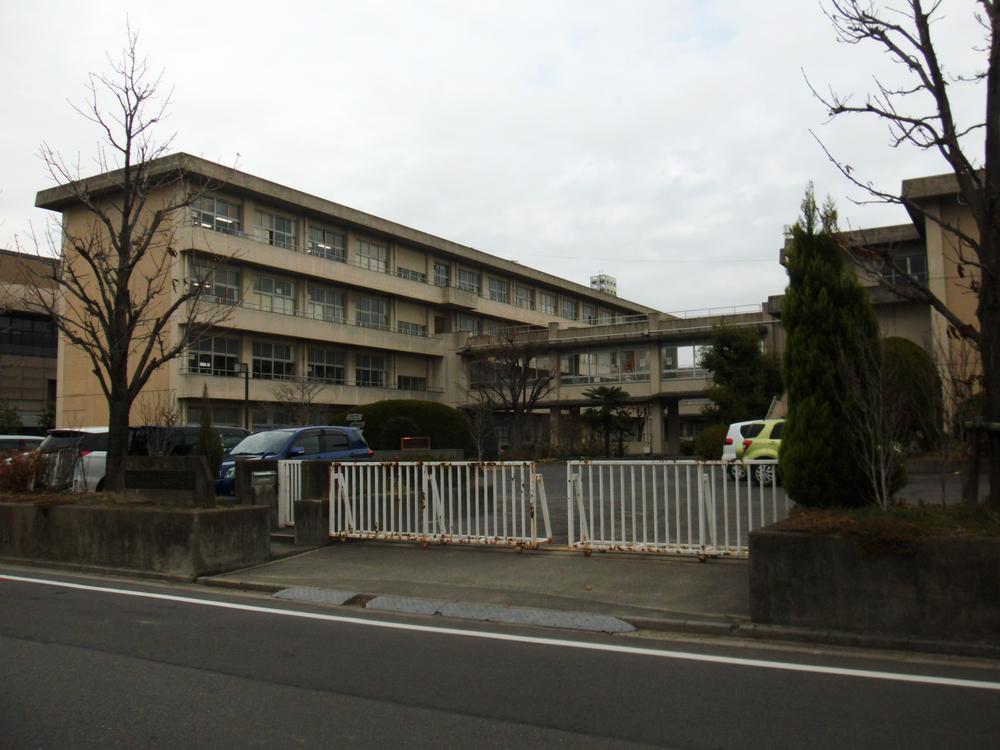 Junior high school. Inazawa 1360m to the West Junior High School