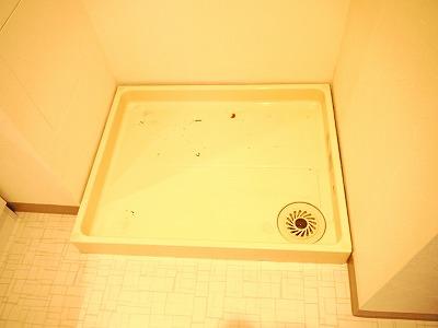 Wash basin, toilet. Washing machine Storage