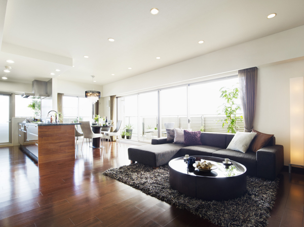 Living.  [living ・ dining] Open enough feeling of living ・ dining. From windows arranged in two planes is, Bright light will rain down a lot (SG type model room plan)