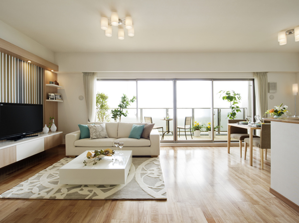 Living.  [living ・ dining] Bright living room, which was a white to keynote ・ dining. While wrapped in a pleasant light pouring through the window, You spend the time of leisurely family reunion (SC type model room plan)