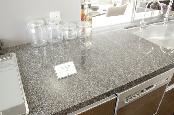 Kitchen.  [Kitchen top plate] You can also change to natural granite that combines beauty and durability of the height (paid. SG type model room plan)