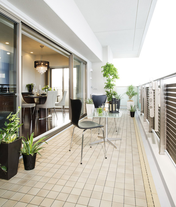 balcony ・ terrace ・ Private garden.  [balcony] Spacious balcony of Dehaba about 2m. If you put a garden table and chairs, To release full of a feeling of relaxation space (SG type model room plan)