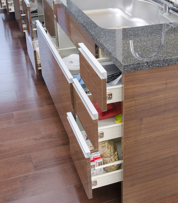 Kitchen.  [Sliding cabinet] Adopted also taken out easily sliding large cabinet of things in the back. It can functionally housed from bits and pieces kitchen supplies to a large pot (same specifications)