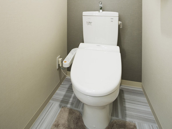 Toilet.  [toilet] Adopt a less likely to fall easy stainproofing toilet bowl marked with dirt. In warm water cleaning toilet seat is, Also comes with a heating toilet seat function and deodorization function (same specifications)