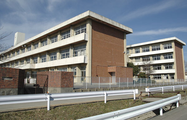 Surrounding environment. Jiromaru junior high school (about 1710m / About 8 minutes by bicycle)