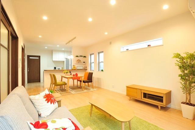 Model house photo. In the living room dining It comes with a floor heating. Also warm winter! !