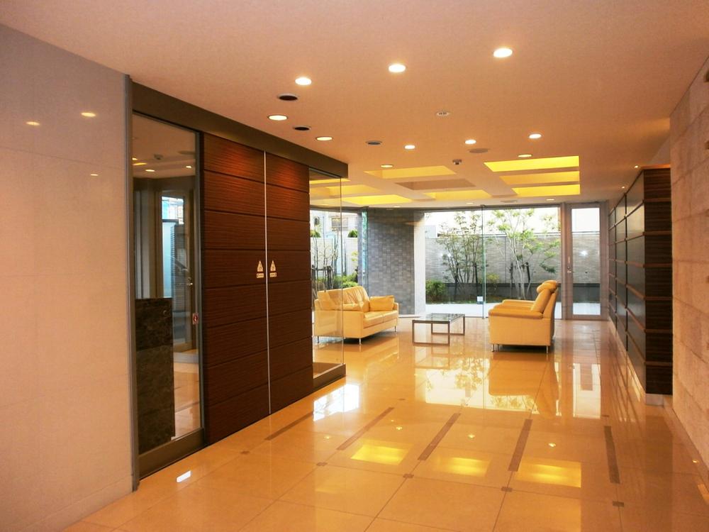 lobby. Entrance lobby and spacious will gently pick up your return home and customers.