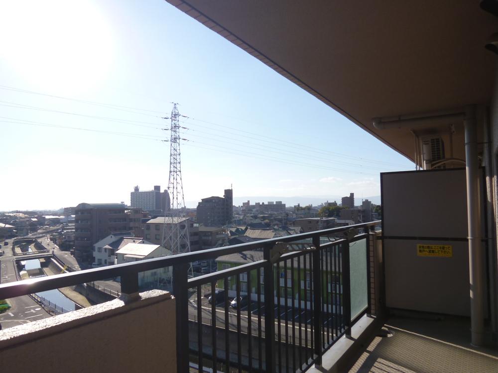 Balcony. It is a spacious balcony of depth 1.8m. (November 2013) Shooting