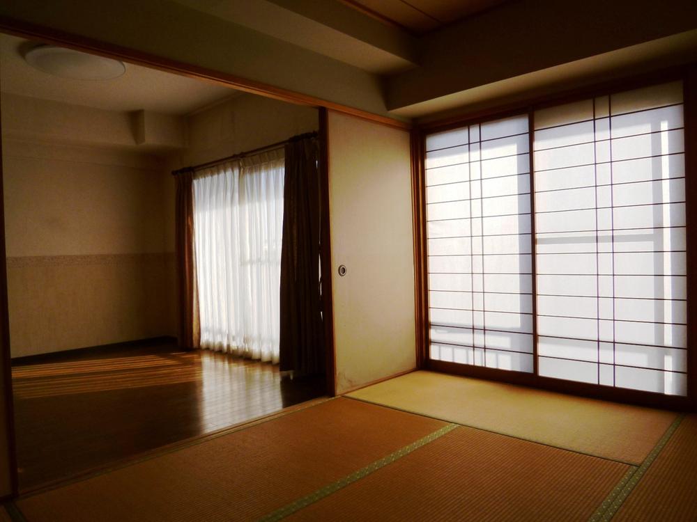 Non-living room. Because there is a window in Japanese-style room, Easy-to-use floor plan as a one-room. Indoor (11 May 2013) Shooting