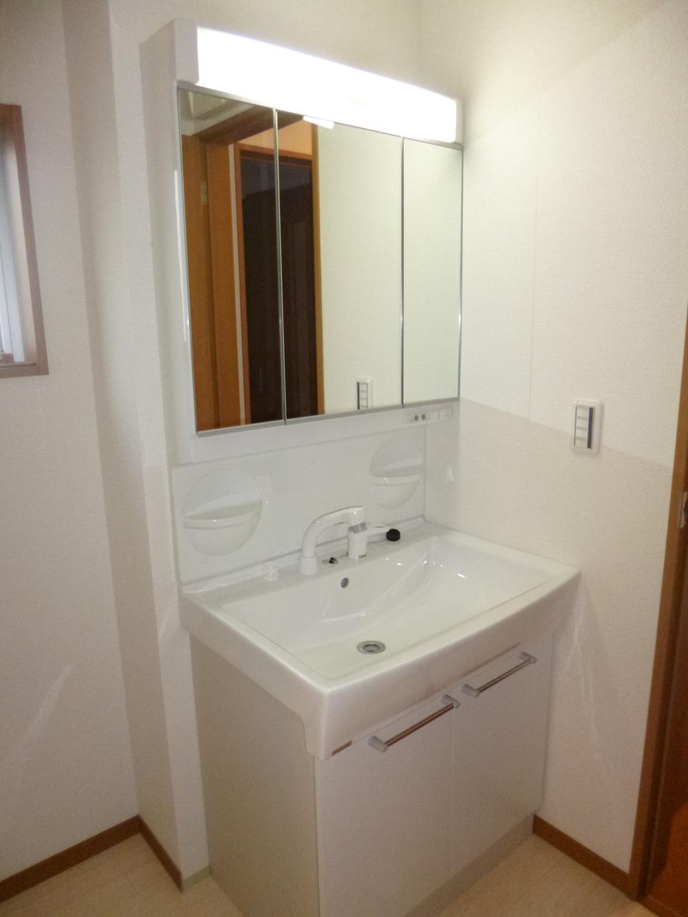 Wash basin, toilet. (2013.11.29 shooting)