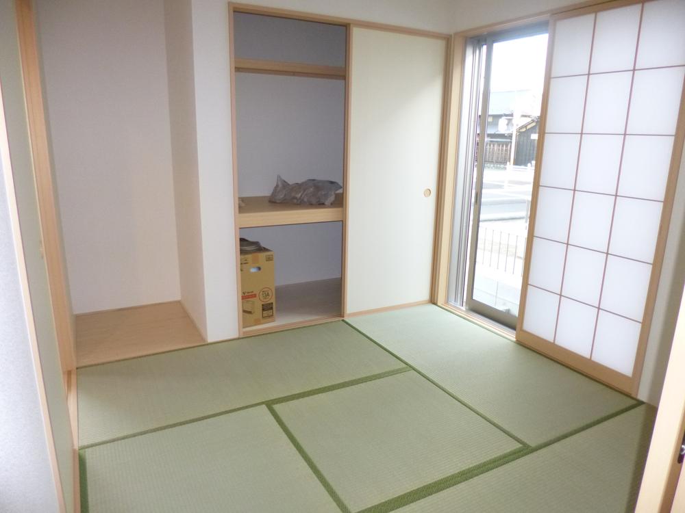 Non-living room. Japanese-style room (2013.11.29 shooting)