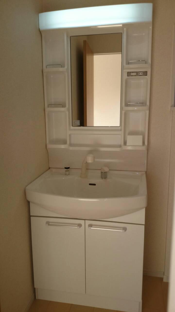 Wash basin, toilet. (2013.11.29 shooting)