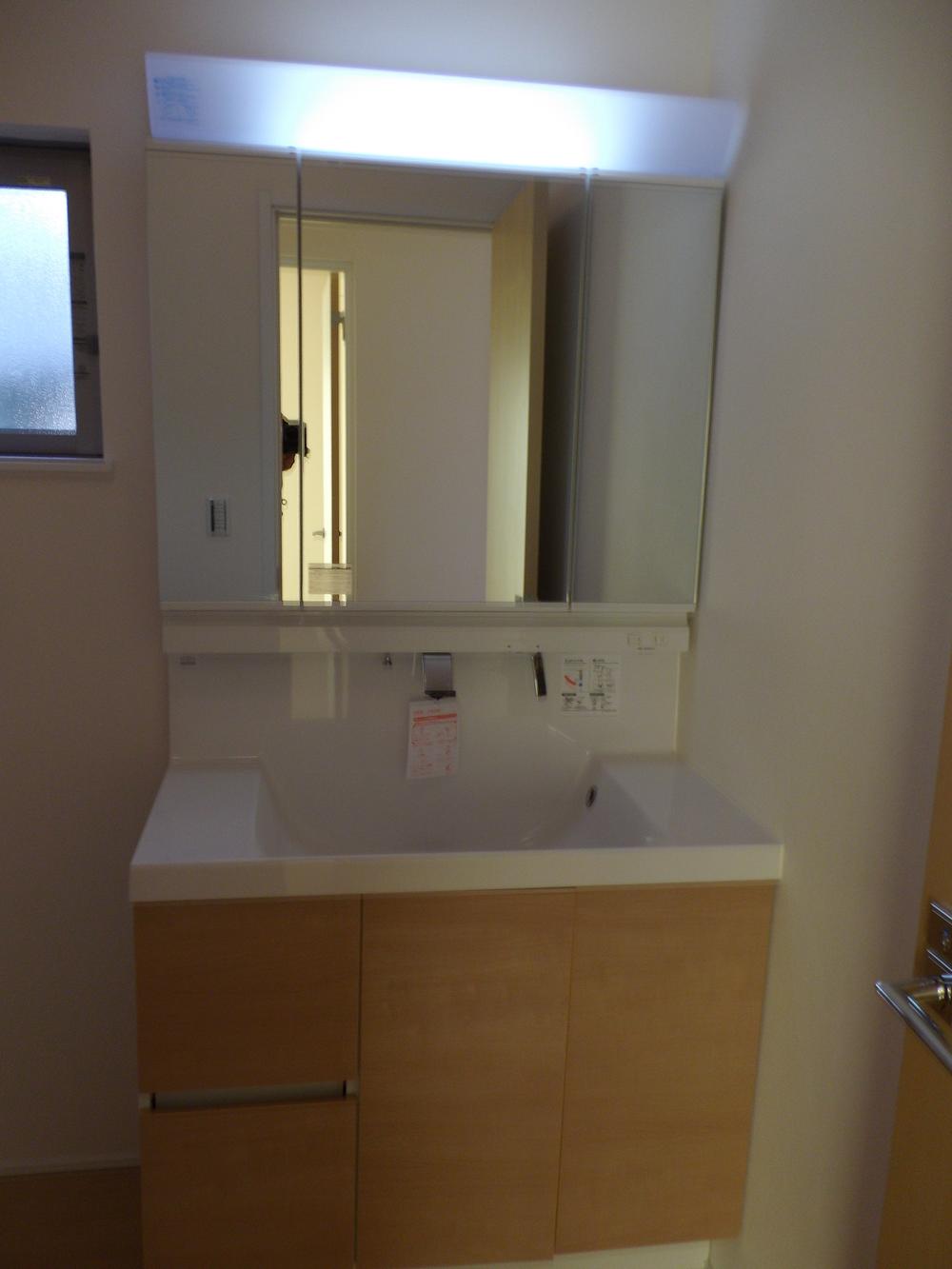 Wash basin, toilet. Indoor (10 May 2013) Shooting
