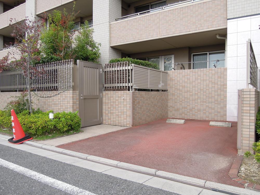 Local appearance photo. Private parking is in front of the room. Turn to the street room private garden from the parking lot.