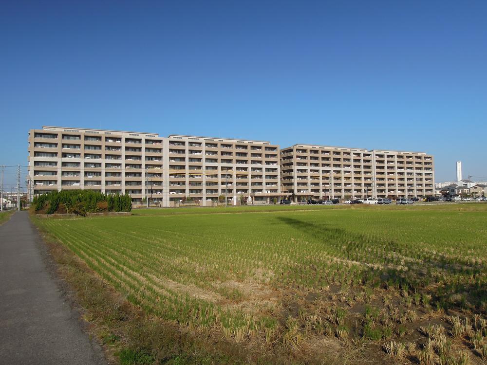 Local appearance photo. Lions Garden Inazawa West Wing and East Wing All number of houses 203 units.