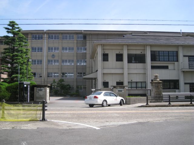 Junior high school. Municipal Inazawa until junior high school (junior high school) 870m