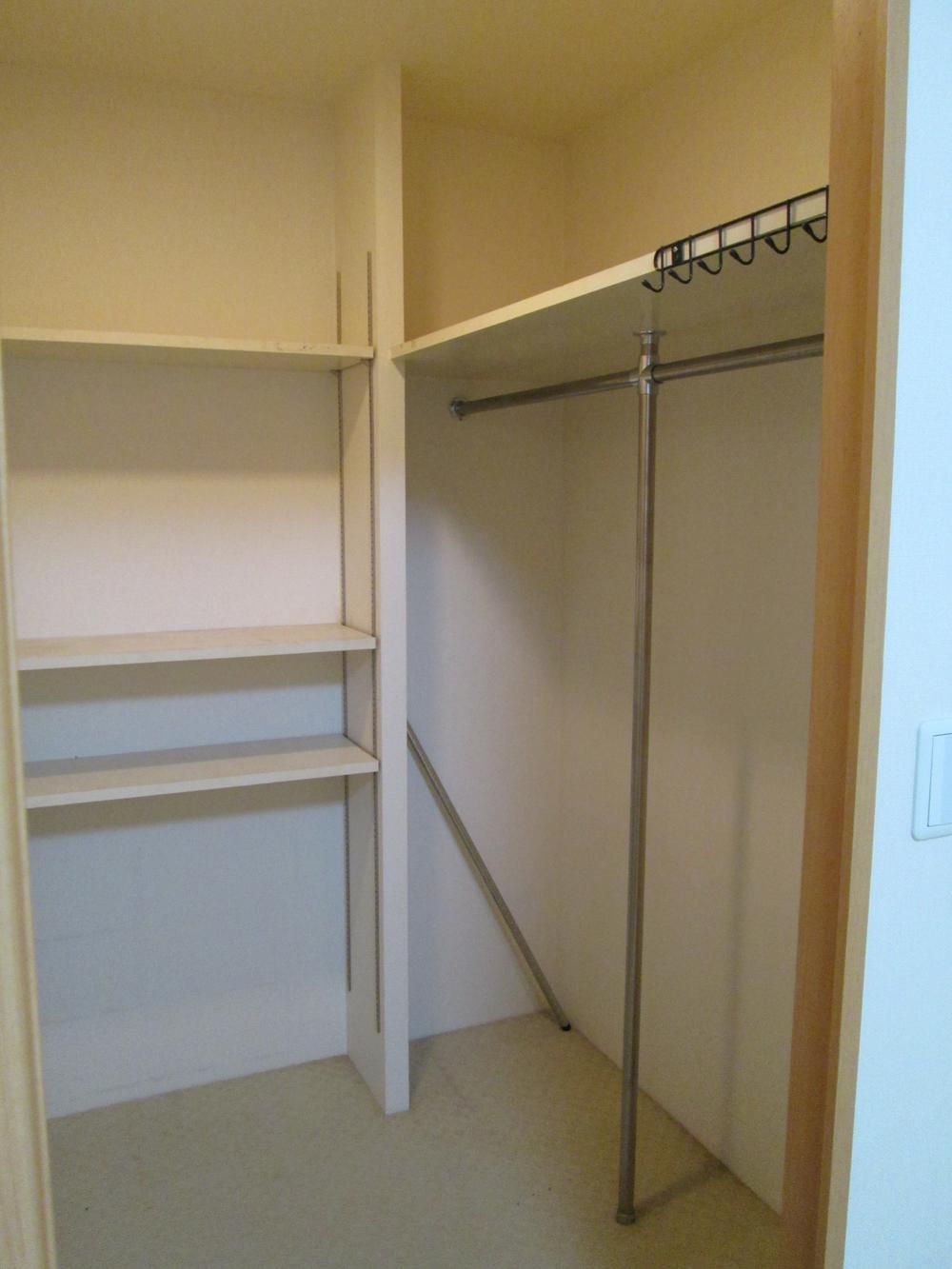 Receipt. The Western-style there is a walk-in closet