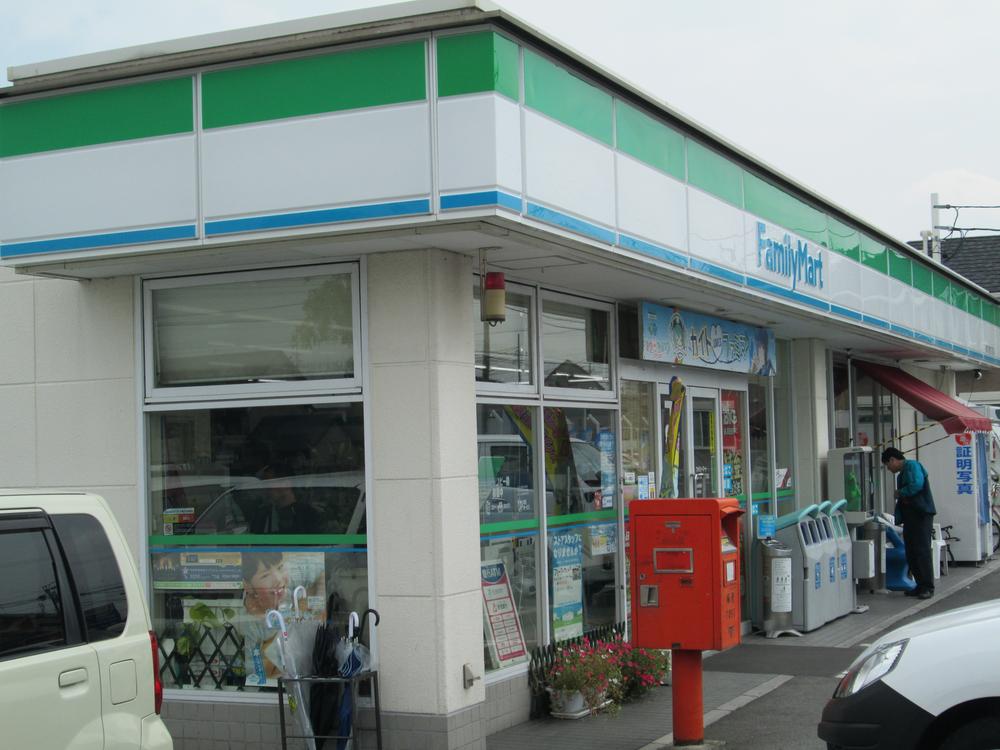 Convenience store. A short walk to the nearest convenience store!