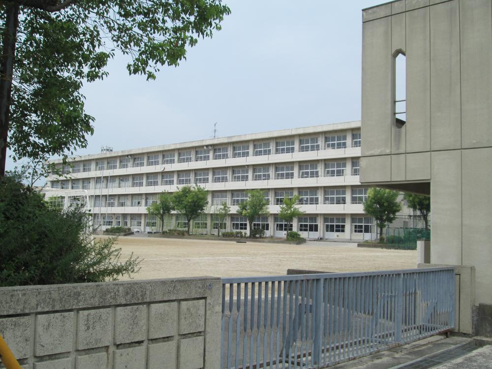 Junior high school. Dairihigashi junior high school