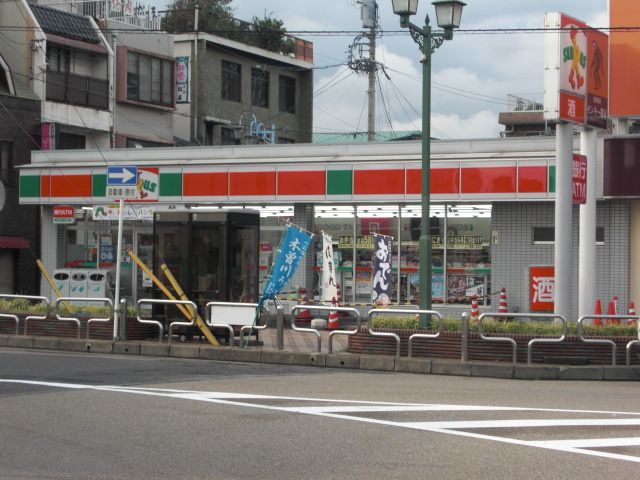 Convenience store. 410m until Thanksgiving (convenience store)