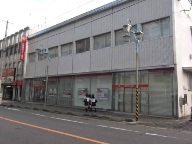 Bank. 990m to Bank of Tokyo-Mitsubishi UFJ Bank (Bank)