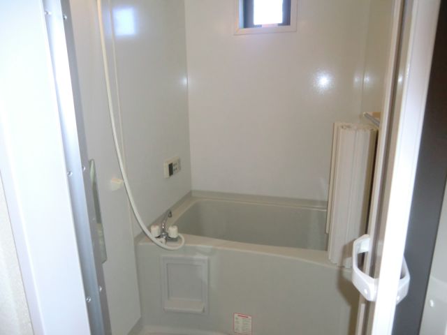 Bath. It is the bathroom of the small window with & Reheating function rooms