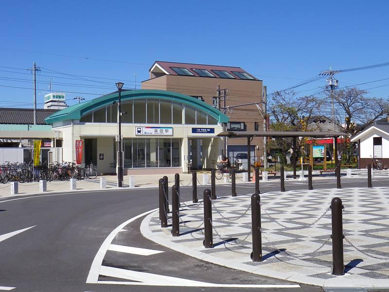 station. Komaki Meitetsu "Gakuden" 558m to the station