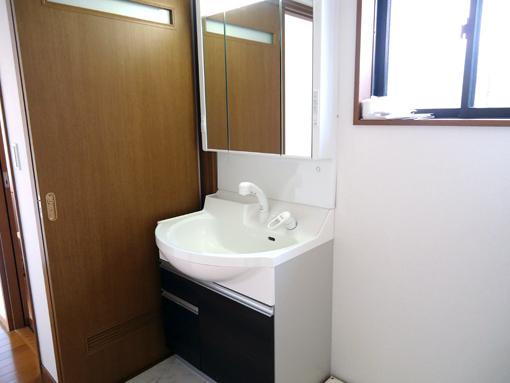 Wash basin, toilet. Shampoo dresser of new goods exchange