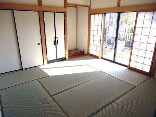 Non-living room. Convenient 8 quires of Japanese-style room in the drawing-room