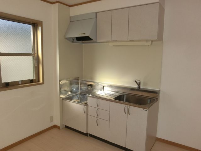 Kitchen. Ventilation is easily bright kitchen space is also a point!